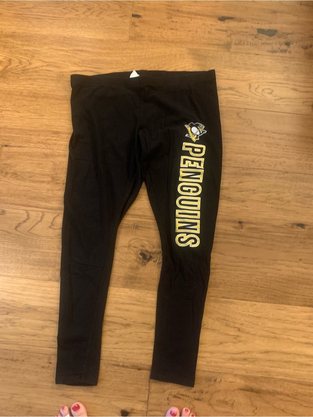 PENGUINS women’s Black Graphic Leggings